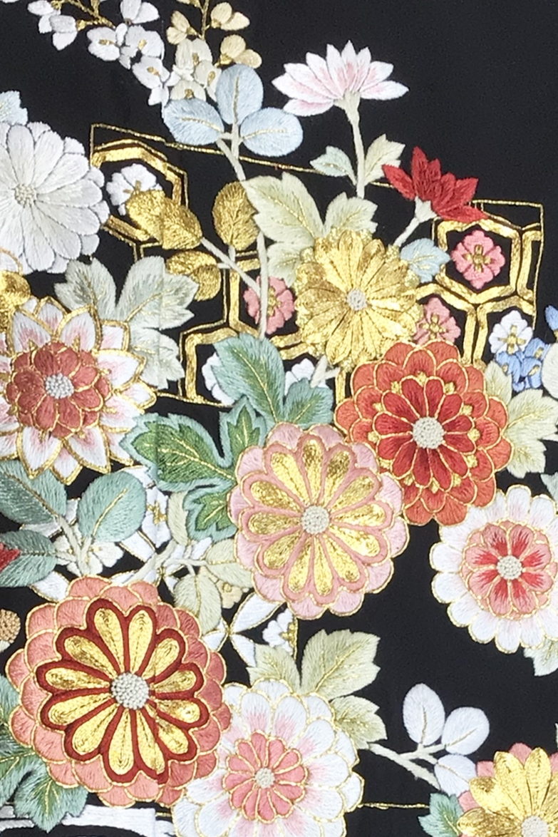 【全国往復送料無料】フルセットレンタル
留袖【8011 観世水草花(総刺繍)】
着丈長め(164～170cm/13号まで)
