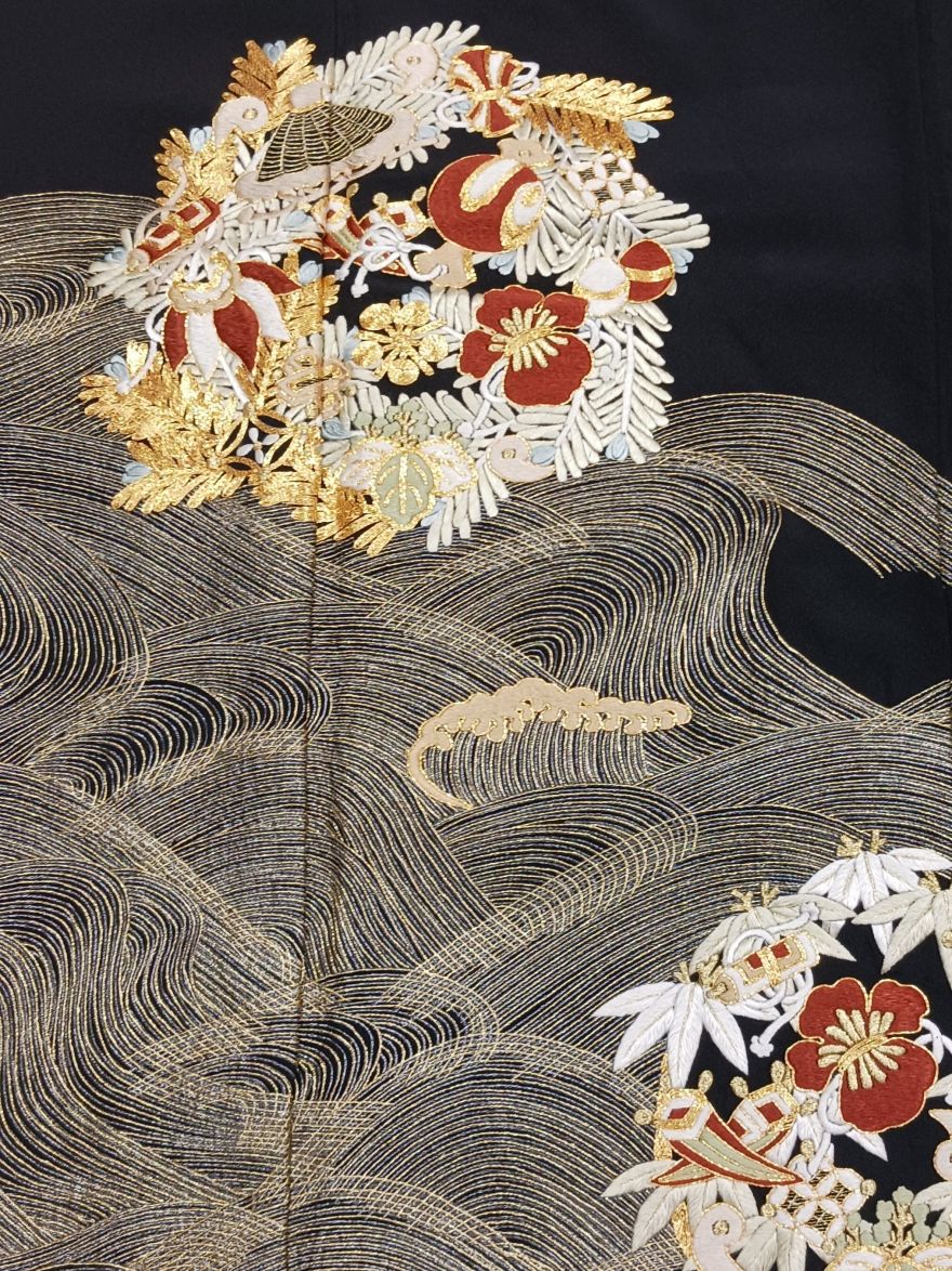 【全国往復送料無料】フルセットレンタル
留袖【6358 手刺繍 波文様に丸文宝尽くし】
普通巾(146～163cm/～13号まで)