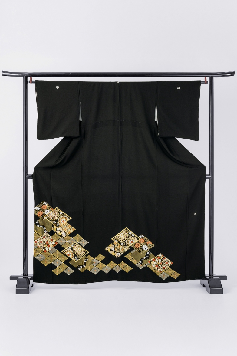 【全国往復送料無料】フルセットレンタル
留袖【6354 手刺繍 金駒縁取り菱華紋】
普通巾(146～163cm/～13号まで)