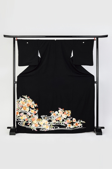 【全国往復送料無料】フルセットレンタル
留袖【8011 観世水草花(総刺繍)】
着丈長め(164～170cm/13号まで)