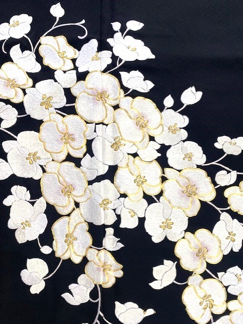 ★ワタベウェディング限定柄★
【全国往復送料無料】フルセットレンタル
留袖【8029 大輪白胡蝶蘭(手刺繍)】
着丈長め(164～170cm/13号まで)