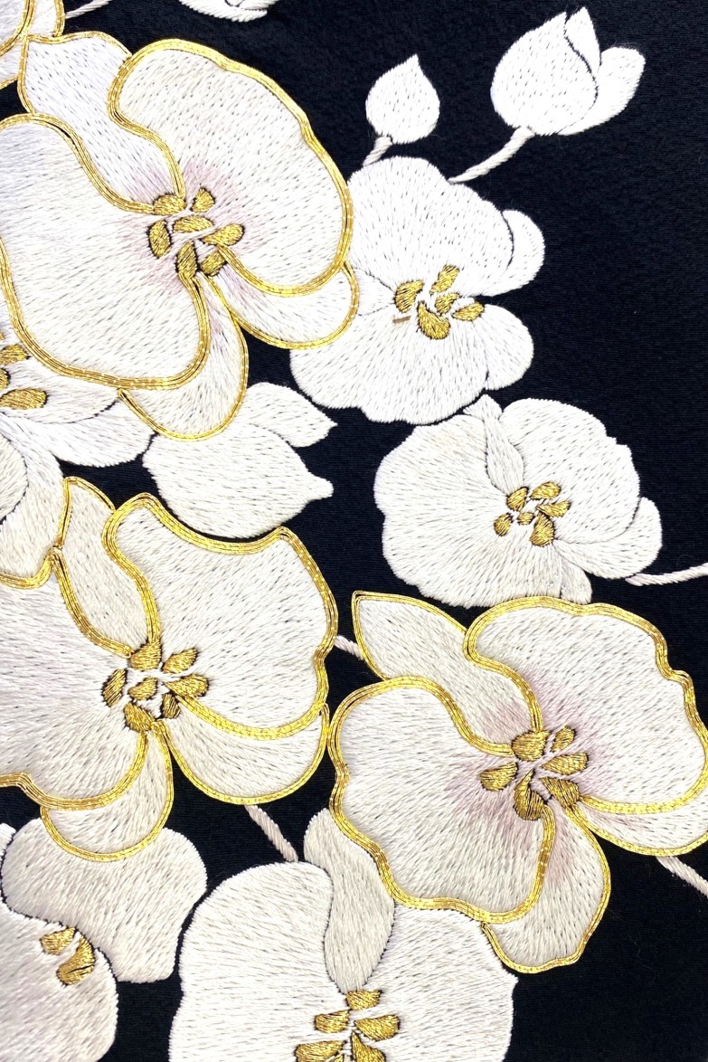 ★ワタベウェディング限定柄★
【全国往復送料無料】フルセットレンタル
留袖【1042 大輪白胡蝶蘭(手刺繍)】
広巾(146～163cm/15～17号まで)